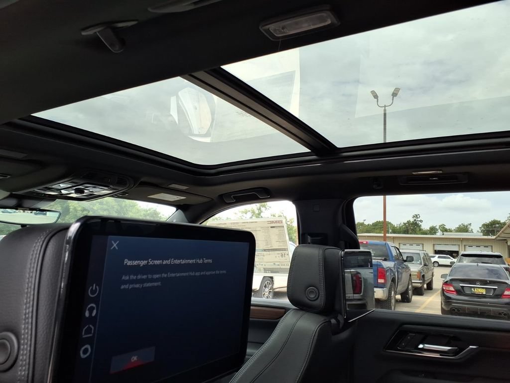 New 2026 GMC Yukon XL Denali w/ Denali Reserve Package RWD image 13