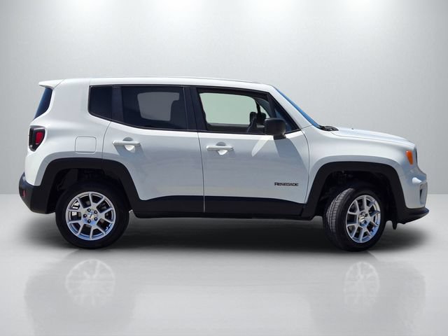 Used 2023 Jeep Renegade Latitude AWD/4WD image 3