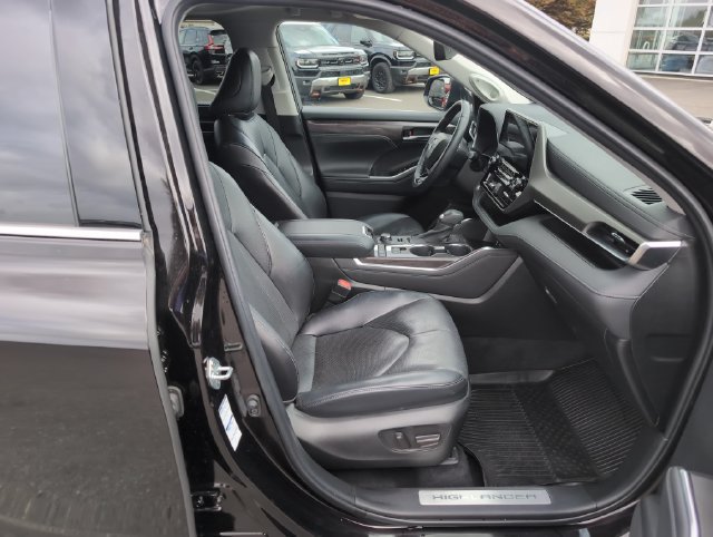 Used 2022 Toyota Highlander Limited AWD/4WD image 9