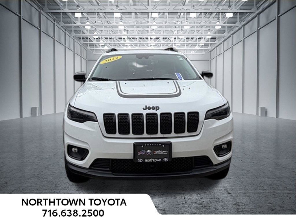 Used 2022 Jeep Cherokee Latitude w/ Sun & Sound Group AWD/4WD image 2