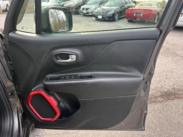 Used 2016 Jeep Renegade Trailhawk image 35