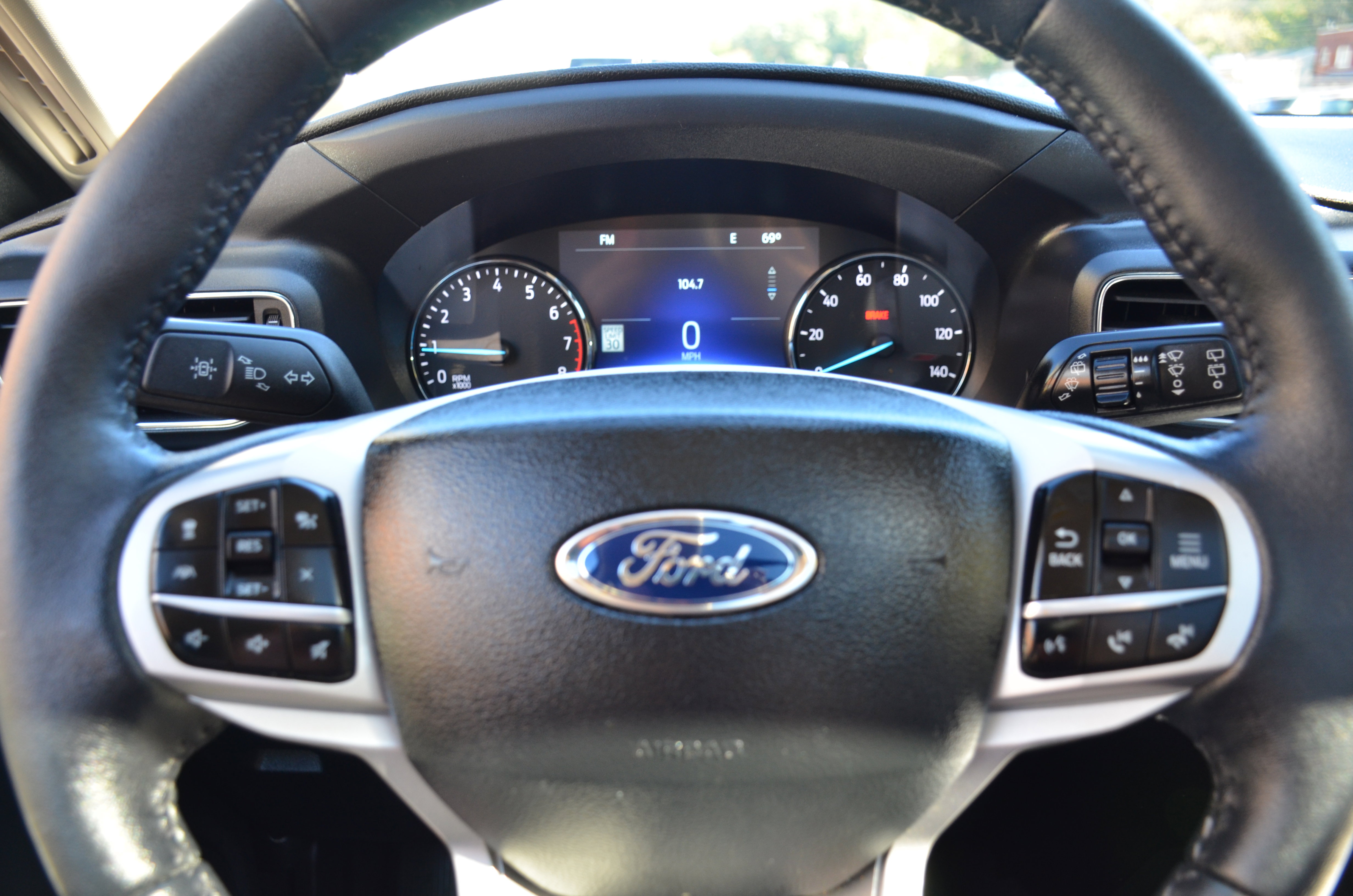 Used 2022 Ford Explorer XLT w/ Equipment Group 202A image 8