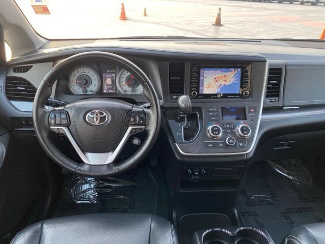 Used 2020 Toyota Sienna SE w/ SE Preferred Package FWD image 11
