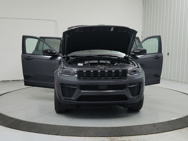 New 2026 Jeep Grand Cherokee Altitude AWD/4WD image 10