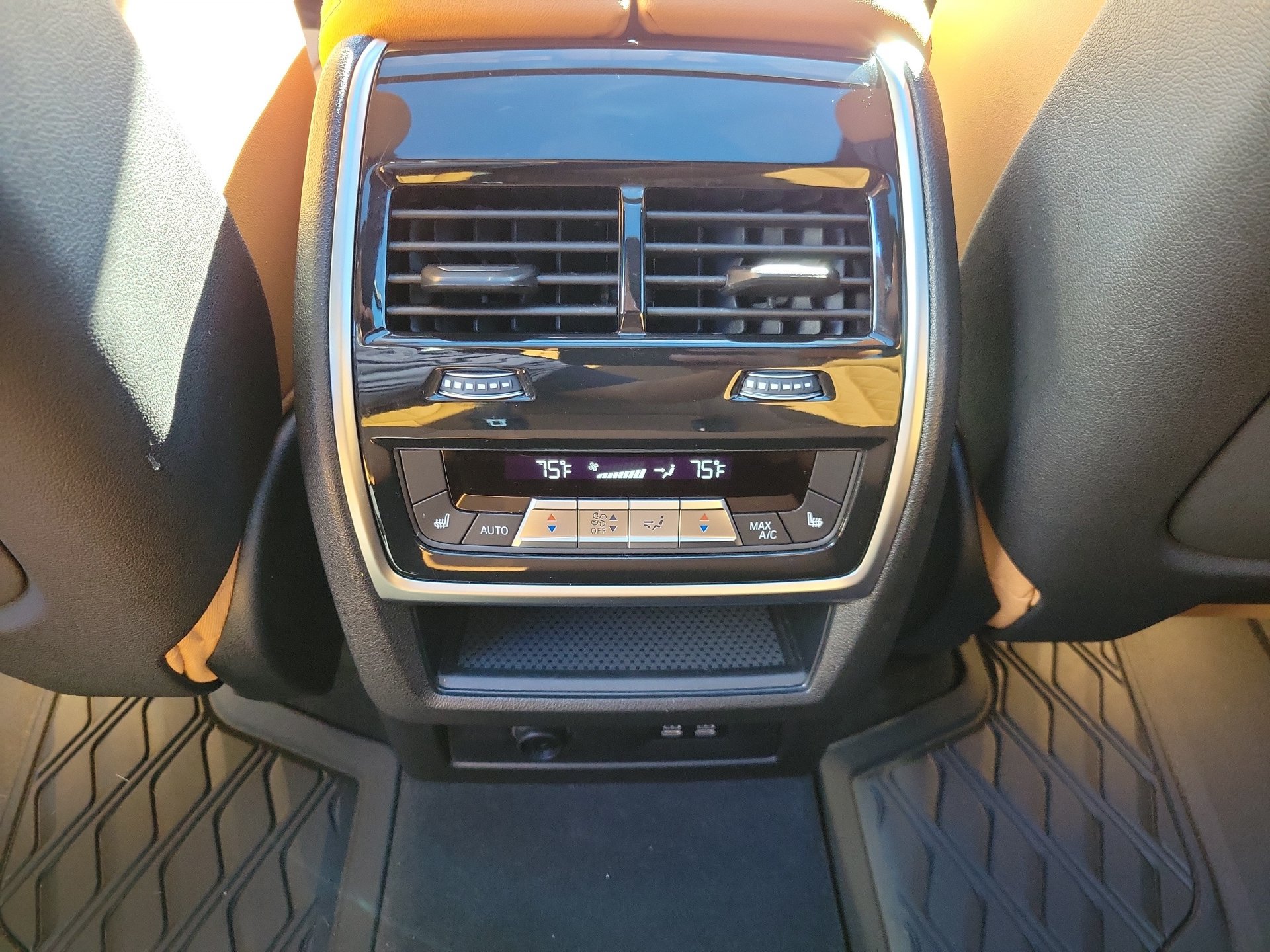 Used 2024 BMW X7 xDrive40i w/ M Sport Package AWD/4WD image 25