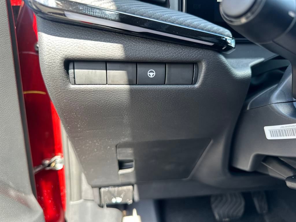 New 2025 Nissan Kicks SR image 12