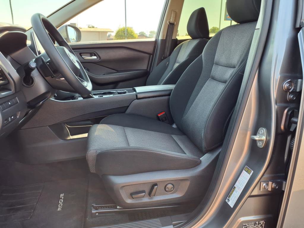 Used 2024 Nissan Rogue SV image 11