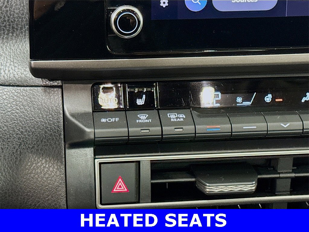 Used 2025 Toyota Camry LE image 3