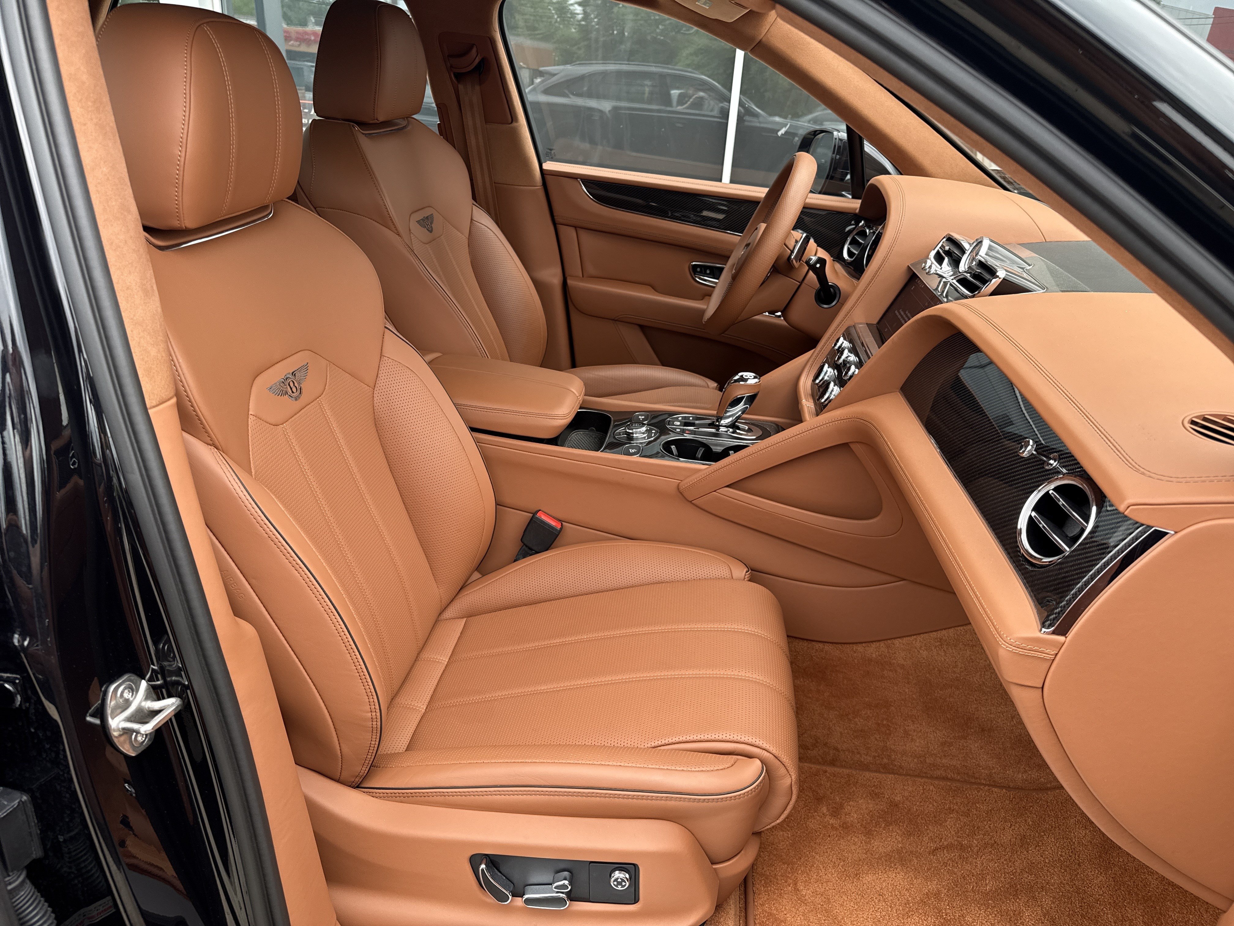 Used 2023 Bentley Bentayga AWD/4WD image 2