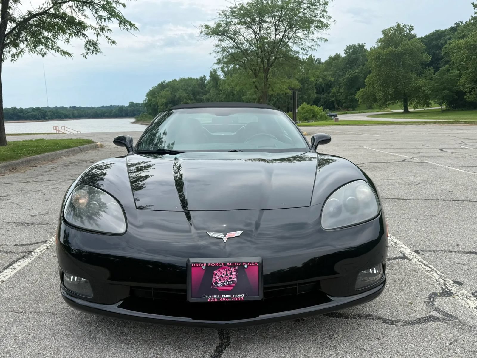 Used 2005 Chevrolet Corvette Convertible w/ Preferred Equipment Group RWD image 2