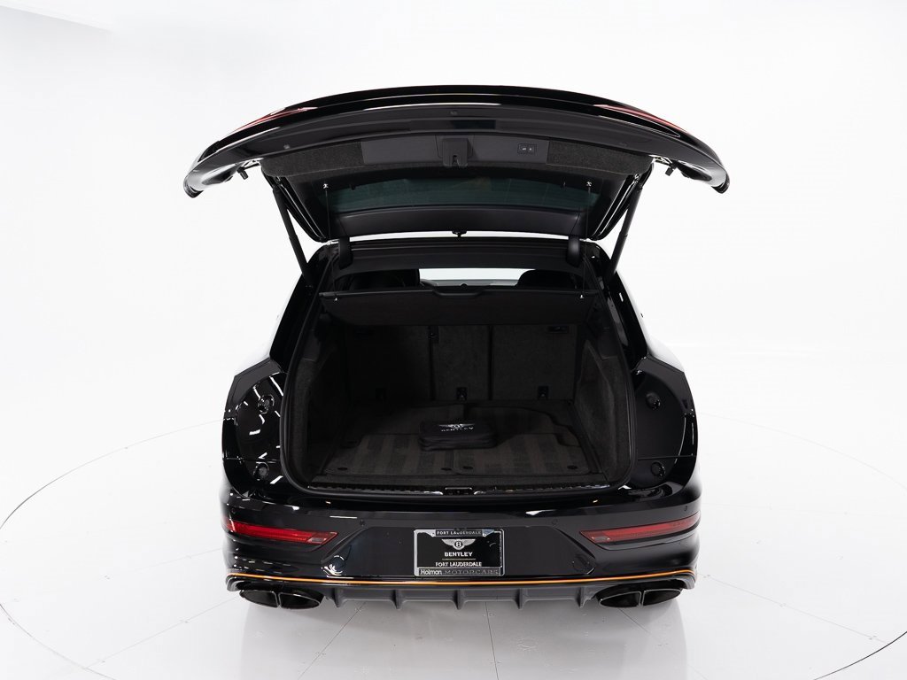 Used 2025 Bentley Bentayga image 45