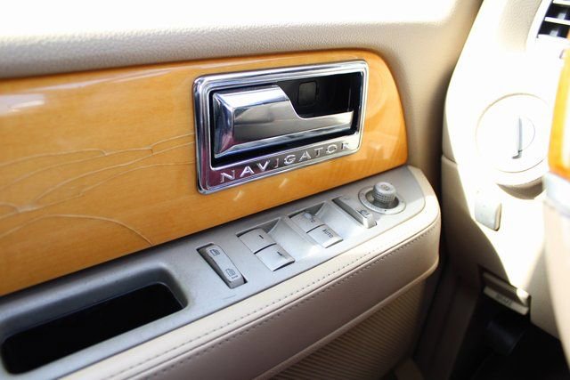 Used 2008 Lincoln Navigator L 4WD image 25