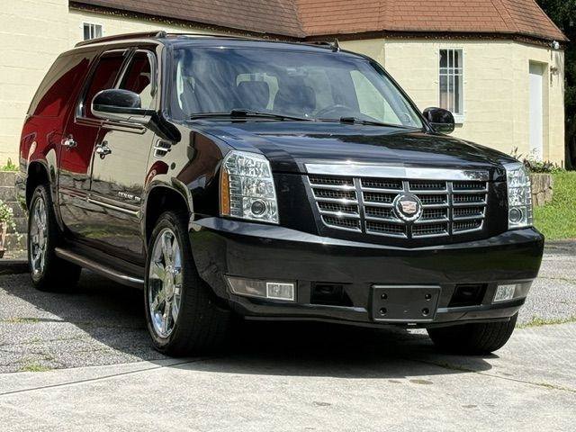 Used 2013 Cadillac Escalade ESV Luxury AWD/4WD image 2