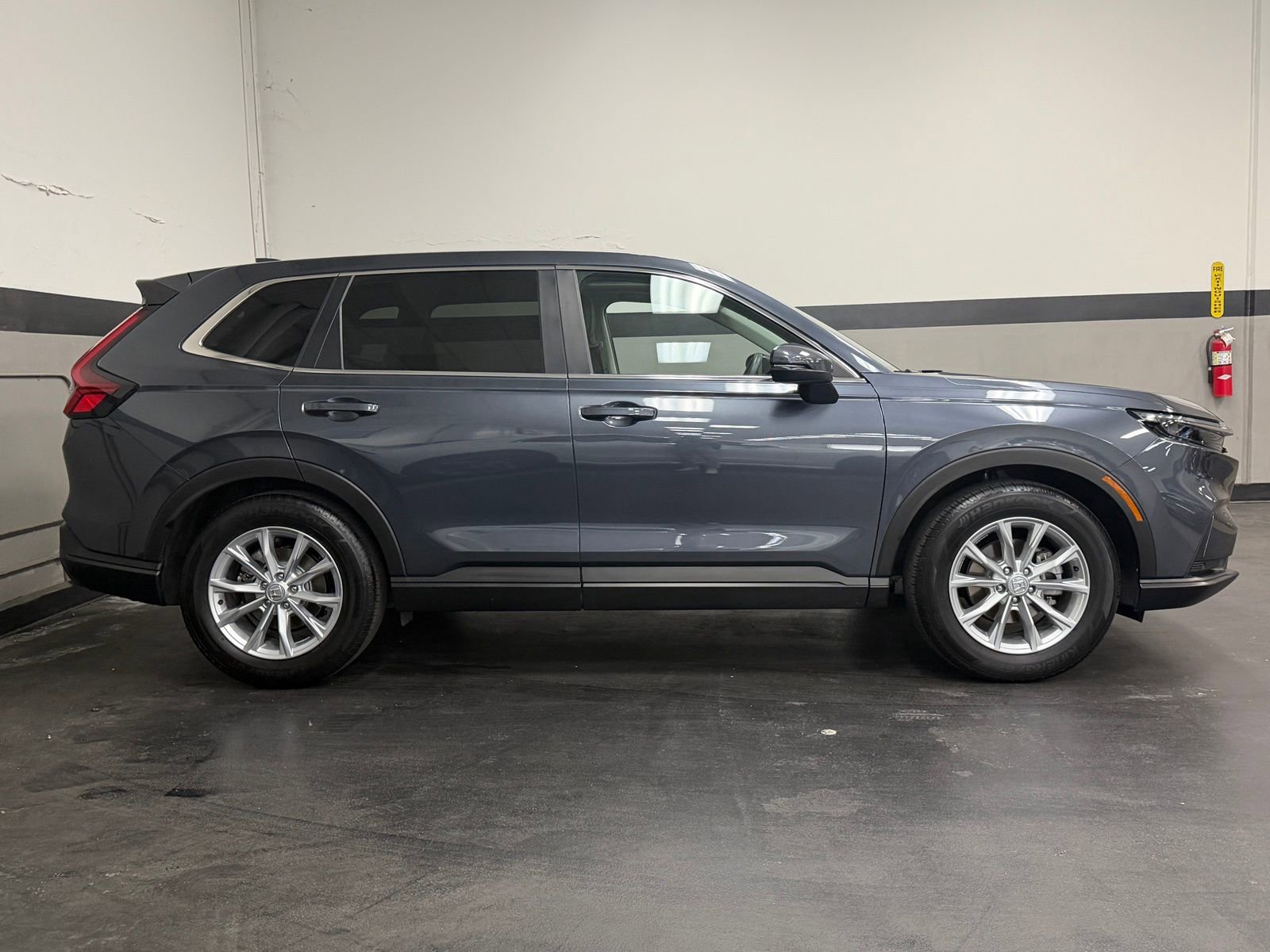 Used 2025 Honda CR-V EX-L image 5