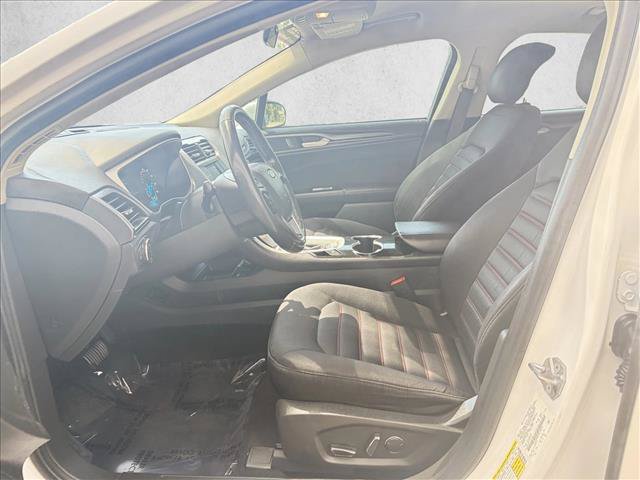 Used 2015 Ford Fusion SE w/ Equipment Group 201A FWD image 12