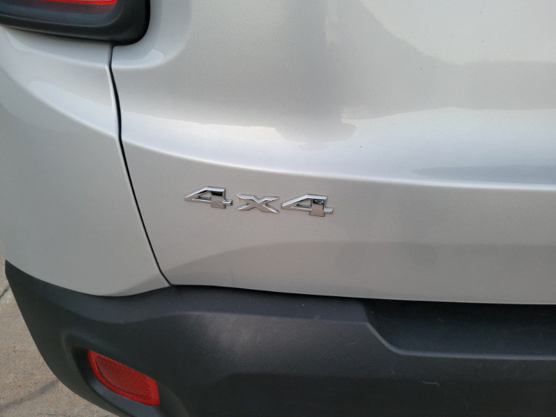 Used 2019 Jeep Renegade Latitude w/ Cold Weather Group AWD/4WD image 7