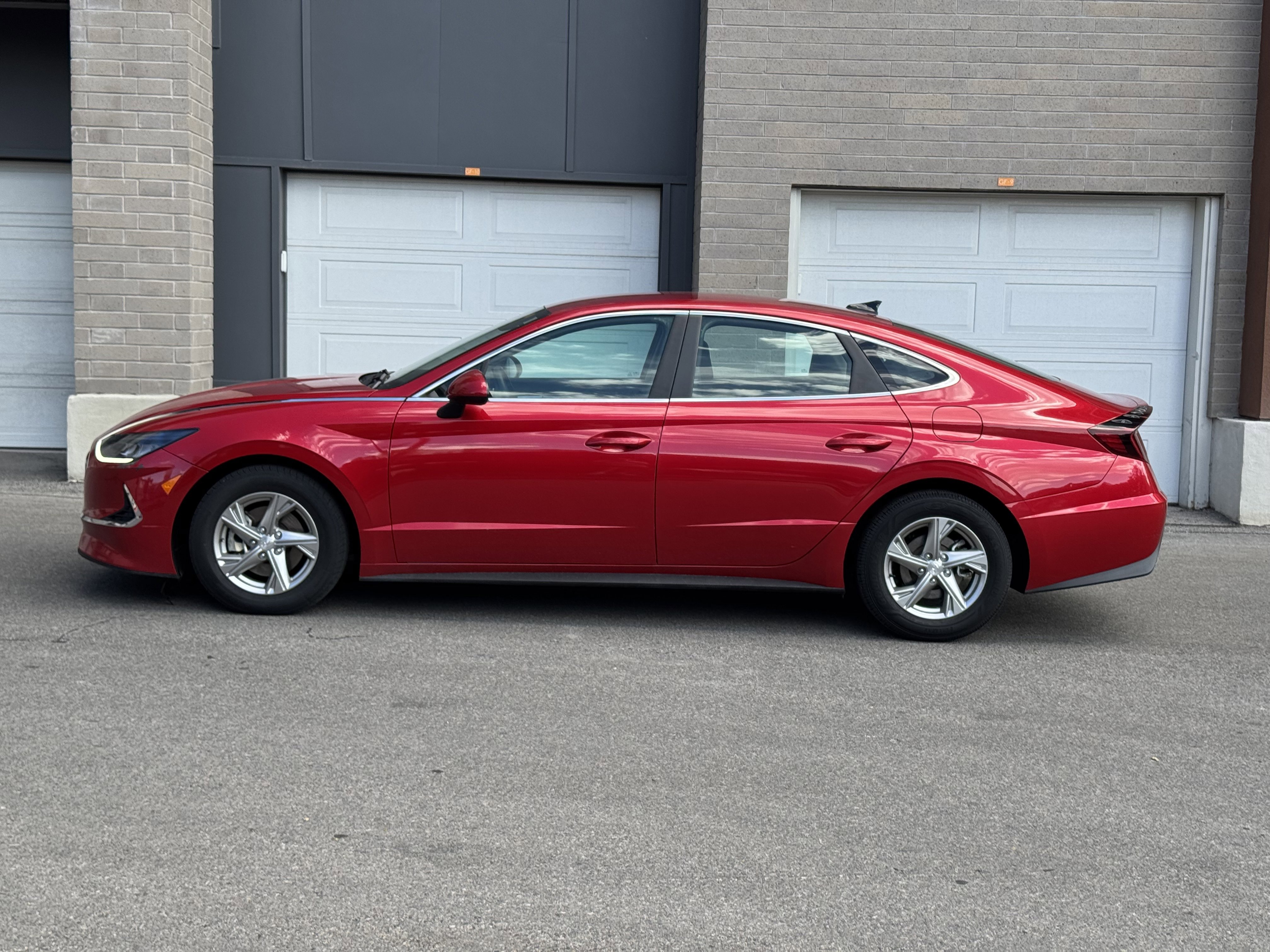 Used 2021 Hyundai Sonata SE image 2