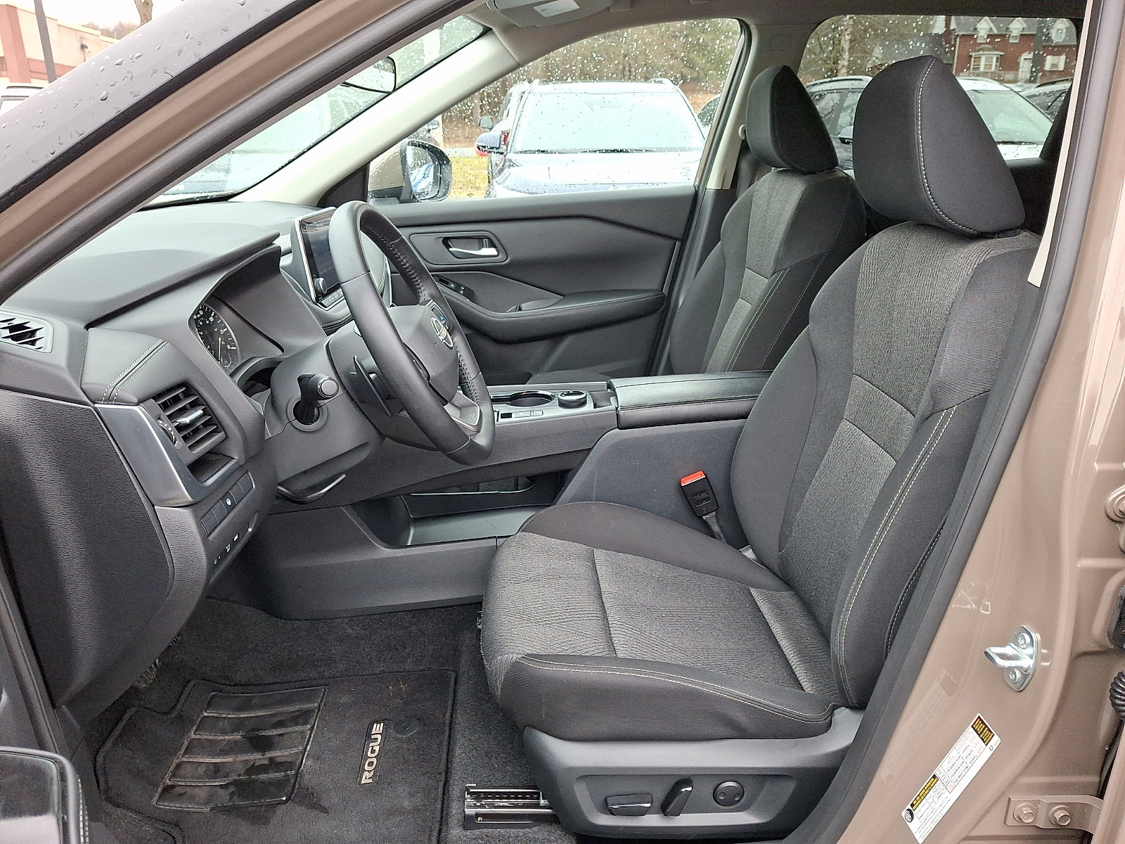 Used 2025 Nissan Rogue SV image 13