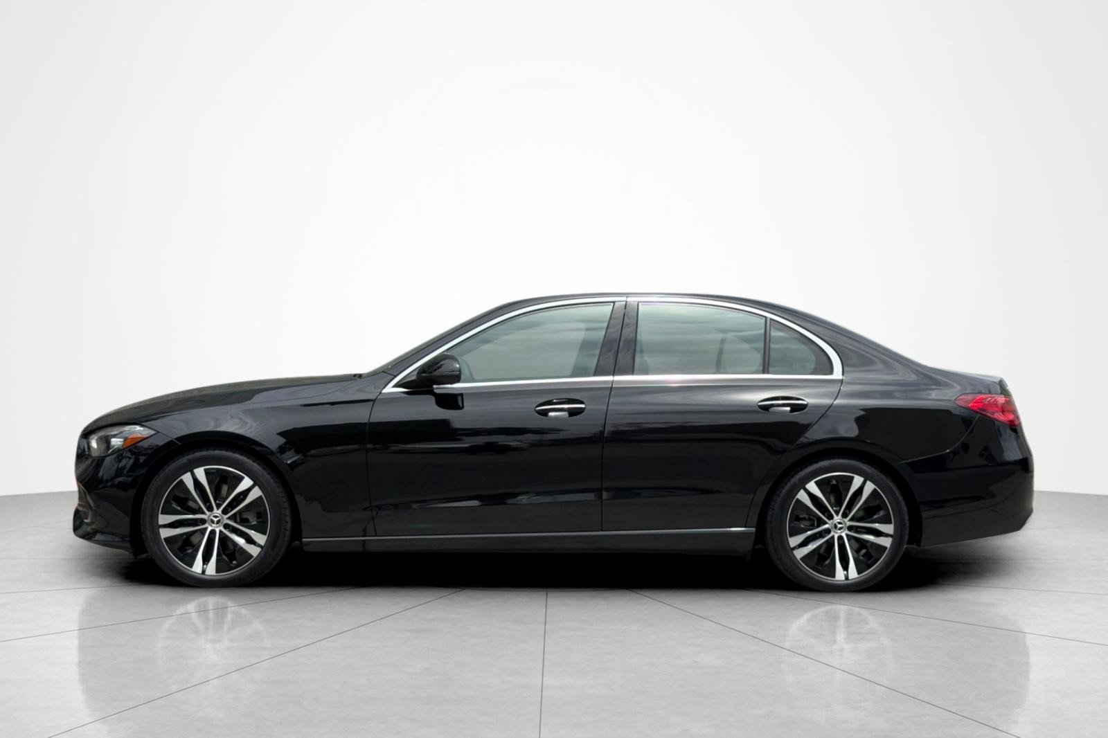 Used 2022 Mercedes-Benz C 300 Sedan image 2