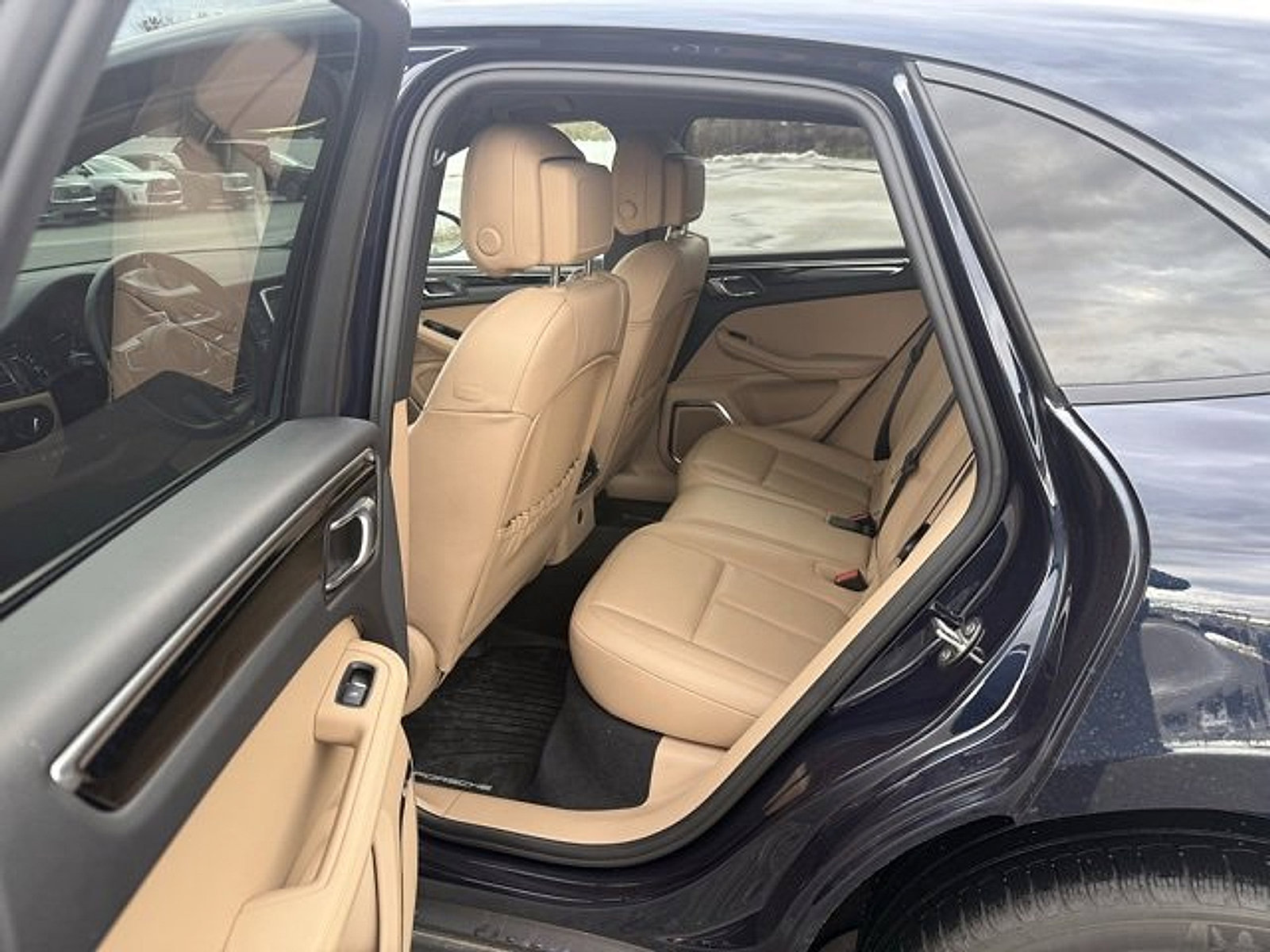 Used 2023 Porsche Macan Turbo image 10