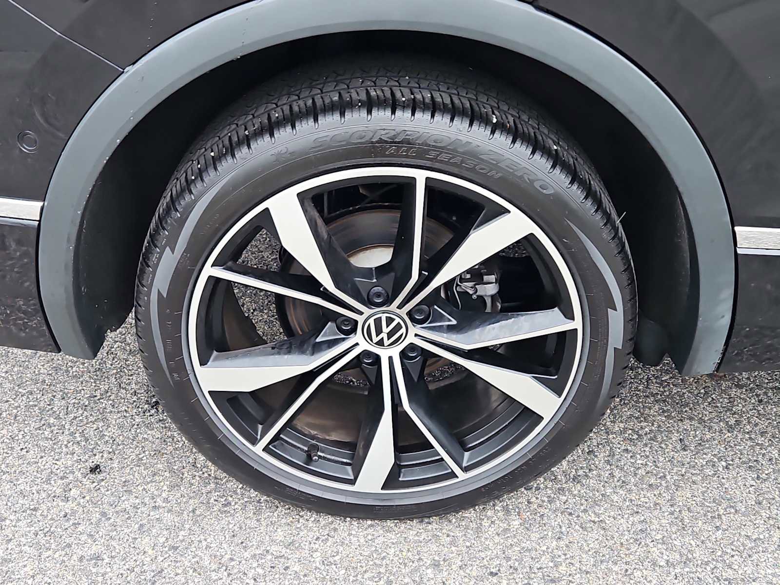Certified 2023 Volkswagen Tiguan SEL R-Line AWD/4WD image 9