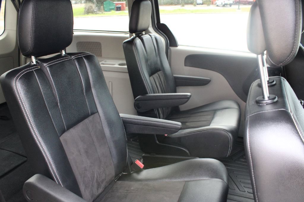 Used 2020 Dodge Grand Caravan SXT image 8