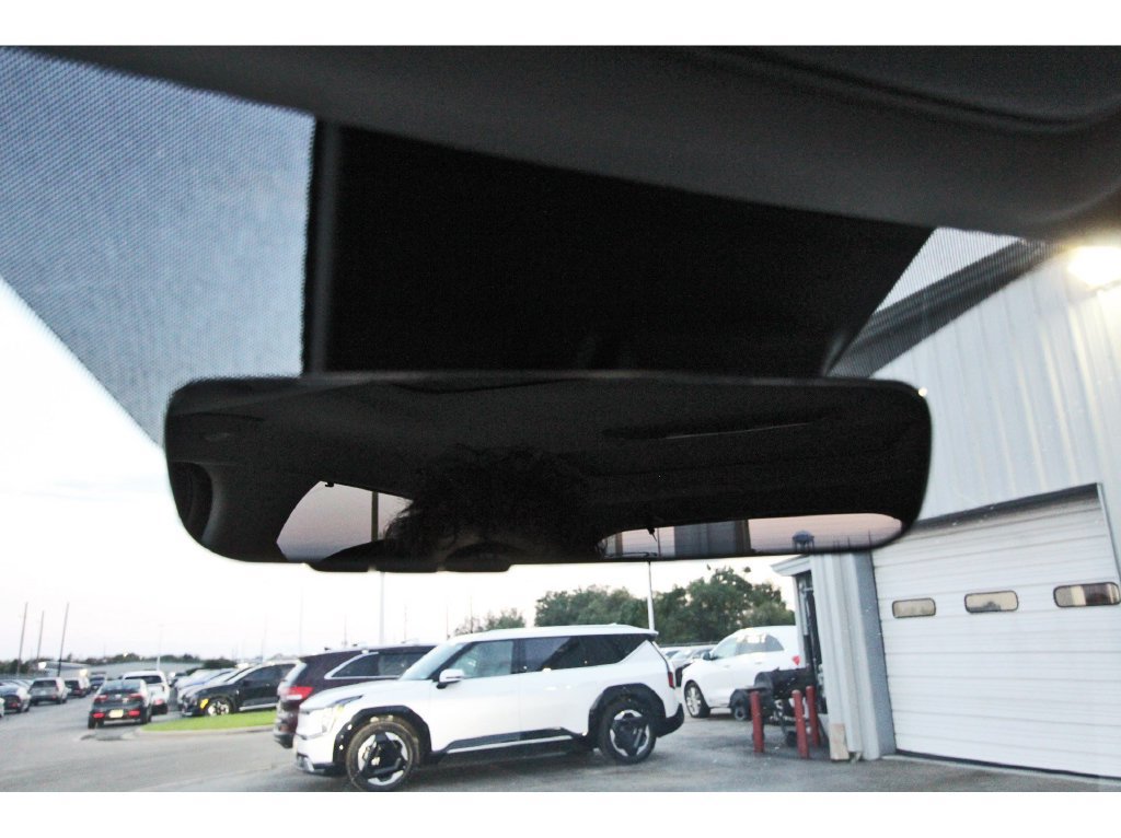Used 2025 Kia Telluride SX w/ SX Captain's Chair Package AWD/4WD image 26