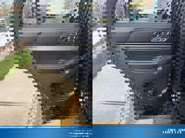 Certified 2018 Ford Explorer XLT w/ Equipment Group 202A image 17