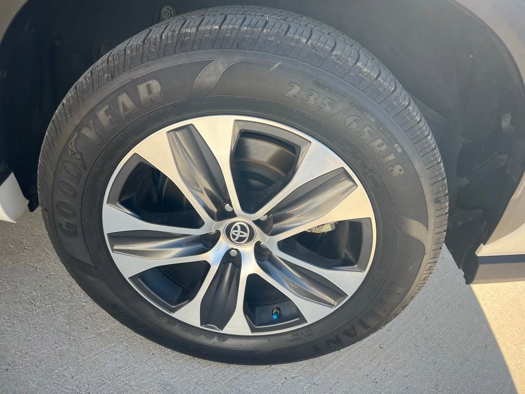 Used 2020 Toyota Highlander XLE image 23