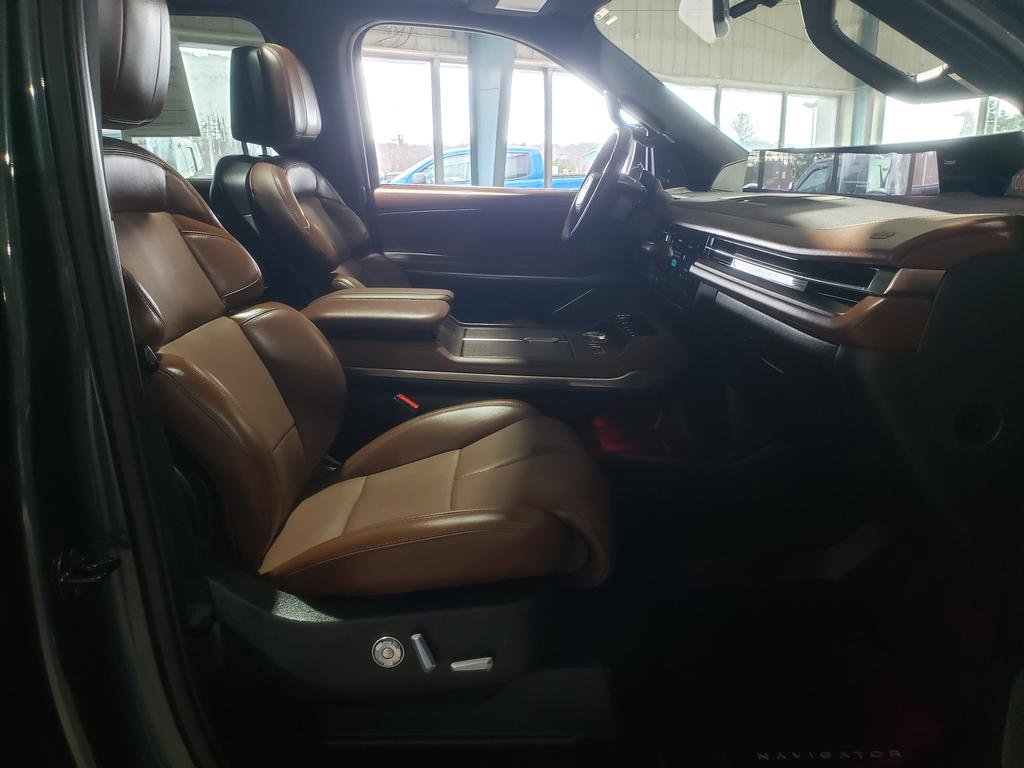 Used 2025 Lincoln Navigator L Reserve image 18
