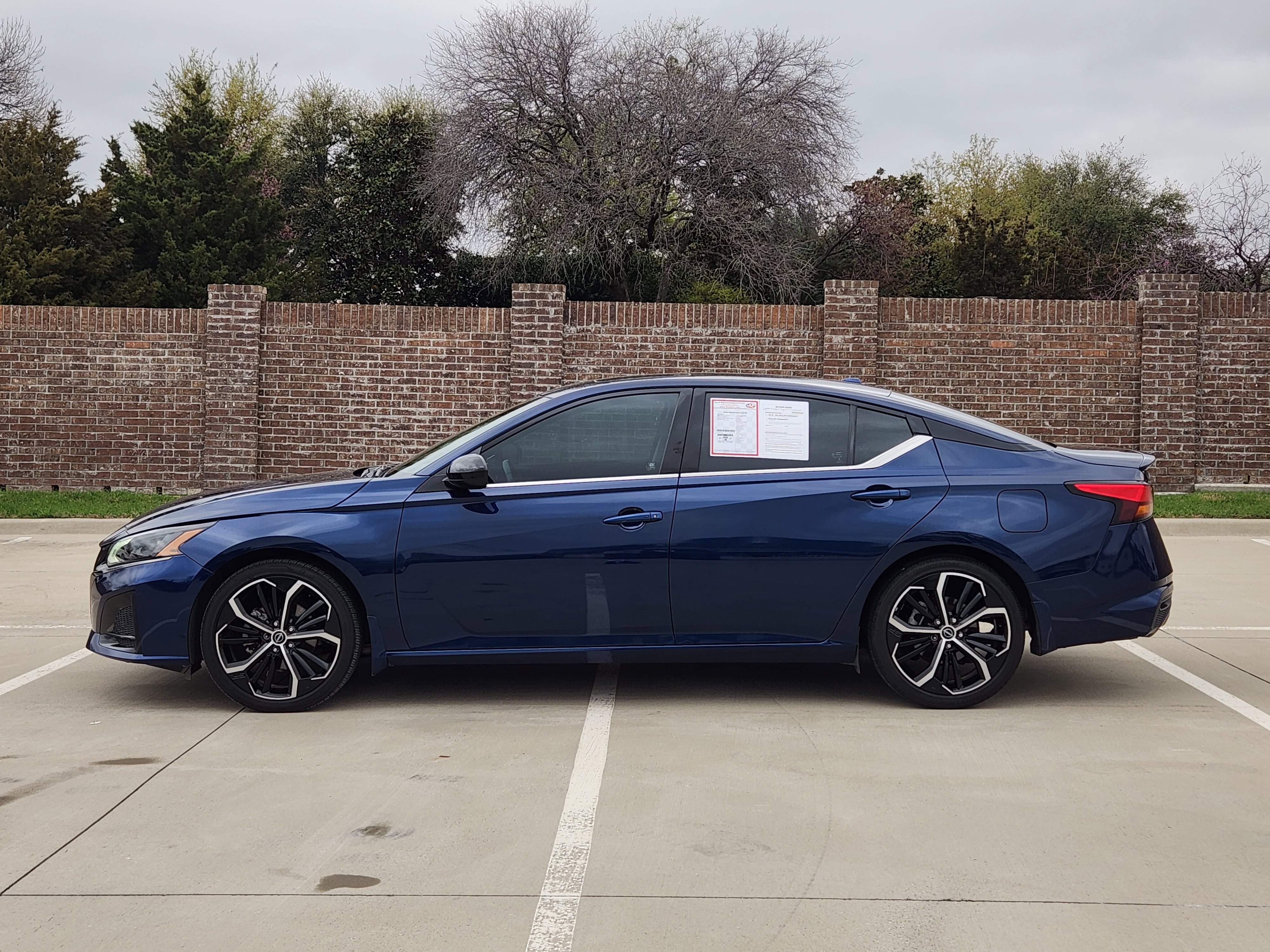 Used 2023 Nissan Altima 2.5 SR w/ SR Premium Package image 5