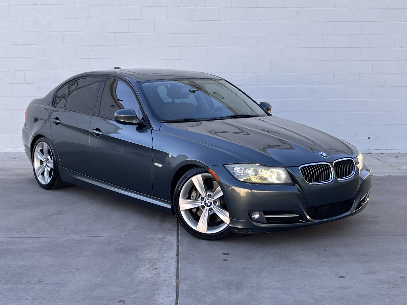 Used 2011 BMW 335i 4dr Sdn 335i RWD image 1