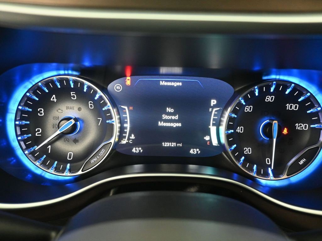 Used 2017 Chrysler Pacifica Touring-L Plus image 12