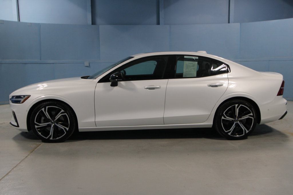Used 2024 Volvo S60 B5 Plus AWD/4WD image 25
