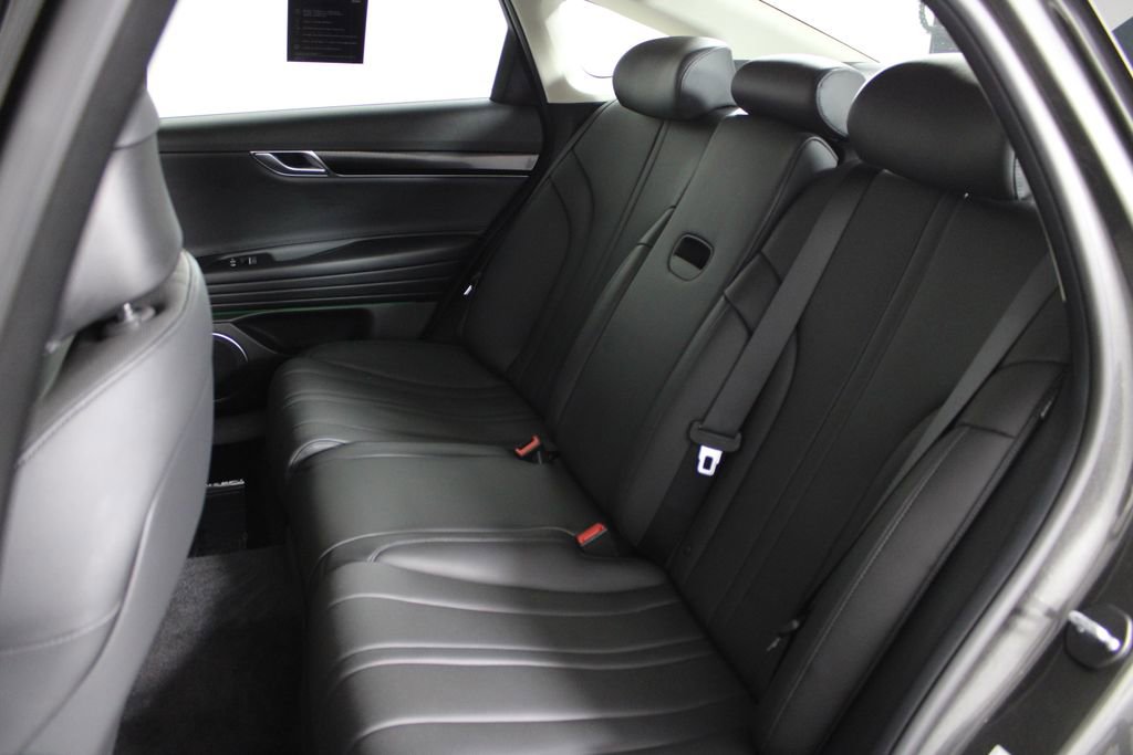 Used 2025 Genesis G80 2.5T image 17