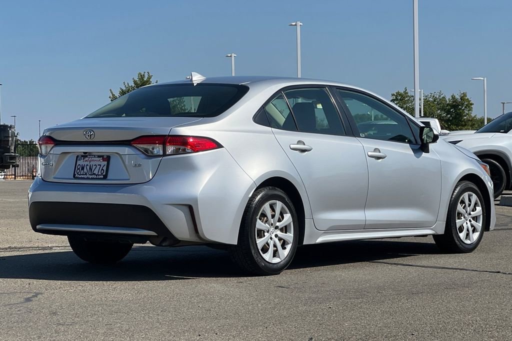 Used 2020 Toyota Corolla LE FWD image 5