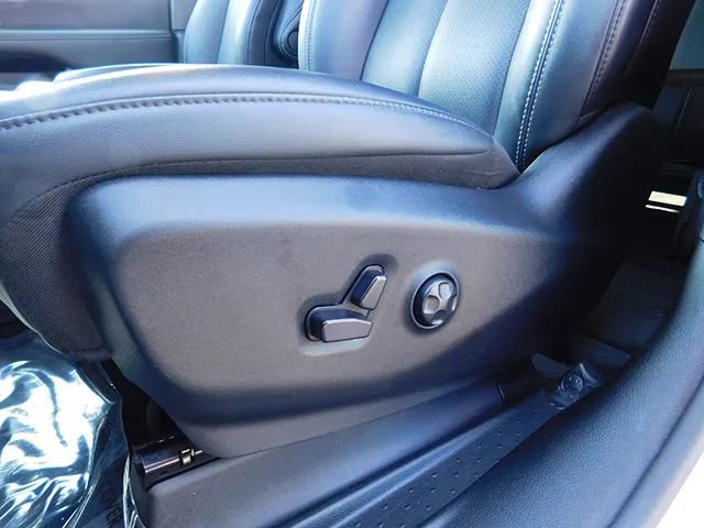 Used 2025 Chrysler Pacifica Select FWD image 16