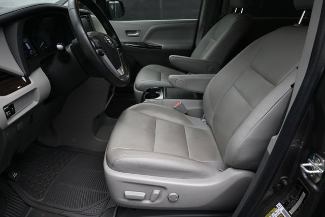 Used 2020 Toyota Sienna XLE FWD image 21