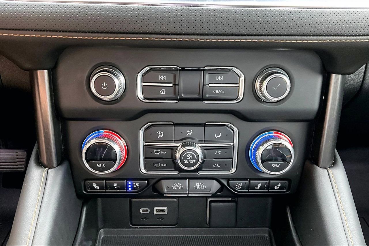 Used 2023 GMC Yukon AT4 w/ Technology Package AWD/4WD image 19