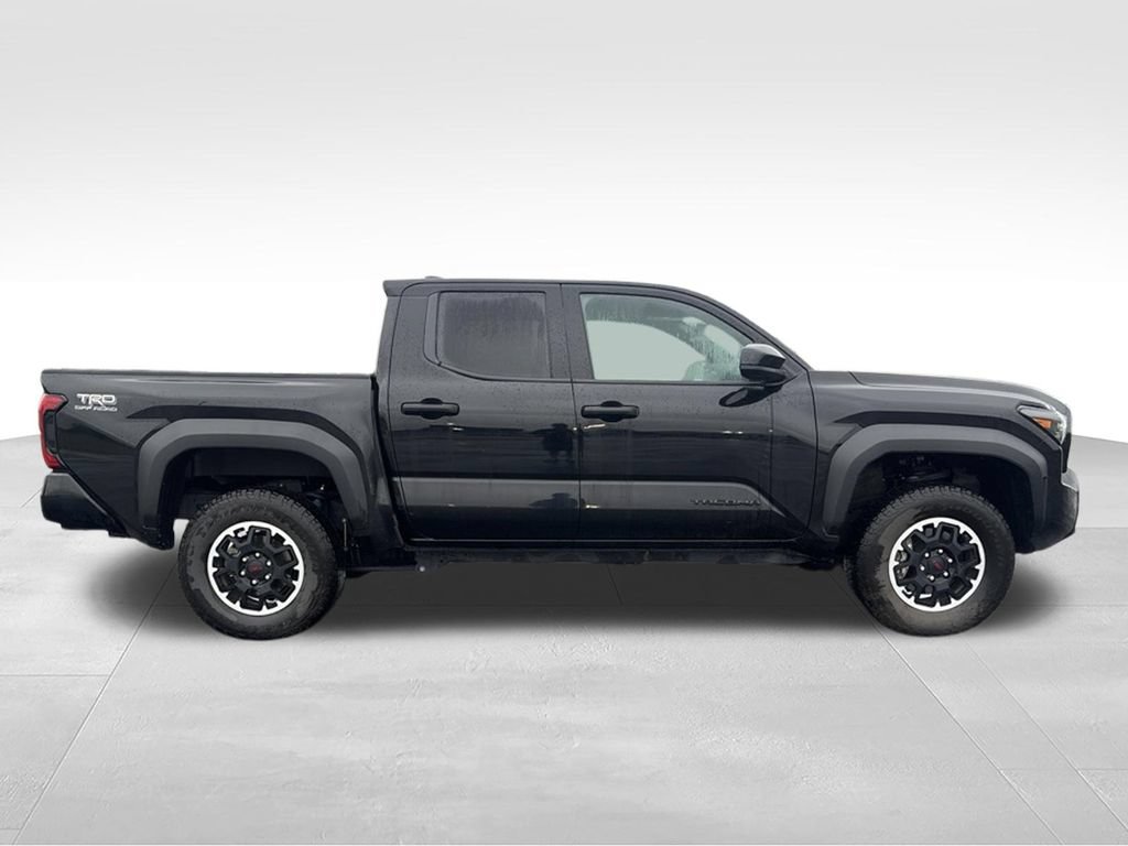Used 2025 Toyota Tacoma TRD Off-Road AWD/4WD image 4