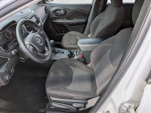 Used 2019 Jeep Cherokee Latitude w/ Cold Weather Group AWD/4WD image 20