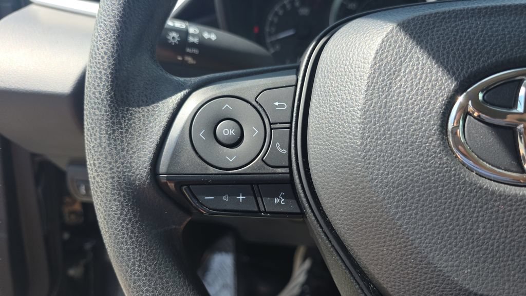 Used 2022 Toyota Corolla LE FWD image 19