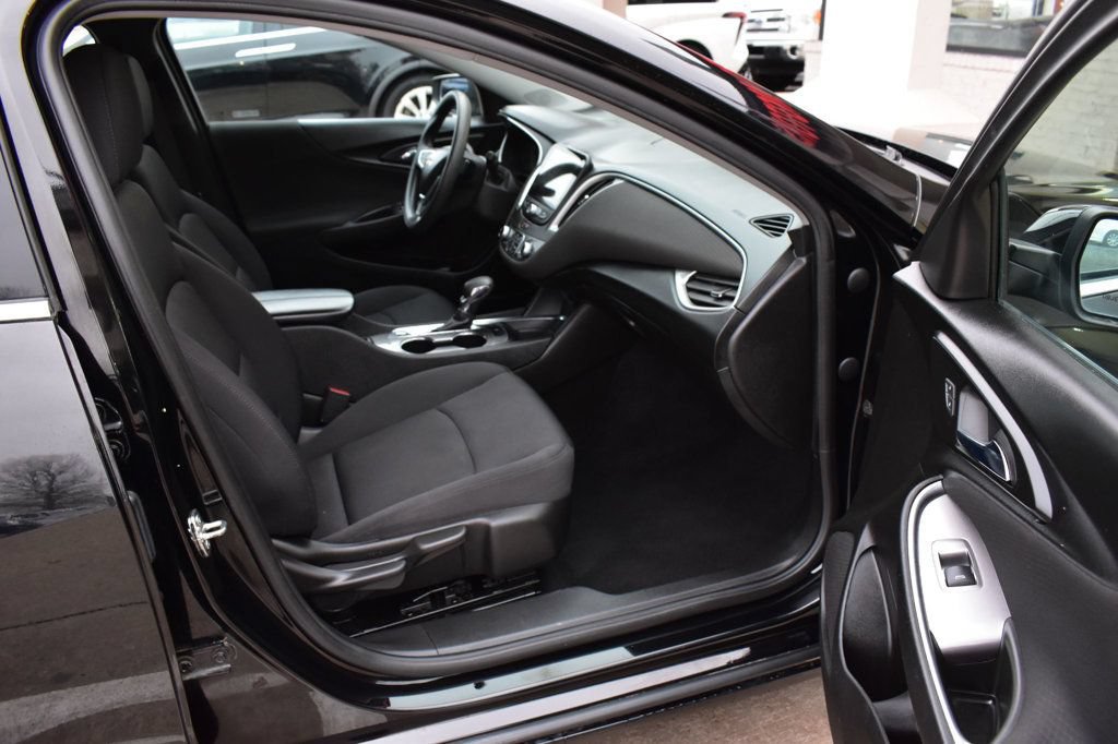 Used 2022 Chevrolet Malibu LT FWD image 19