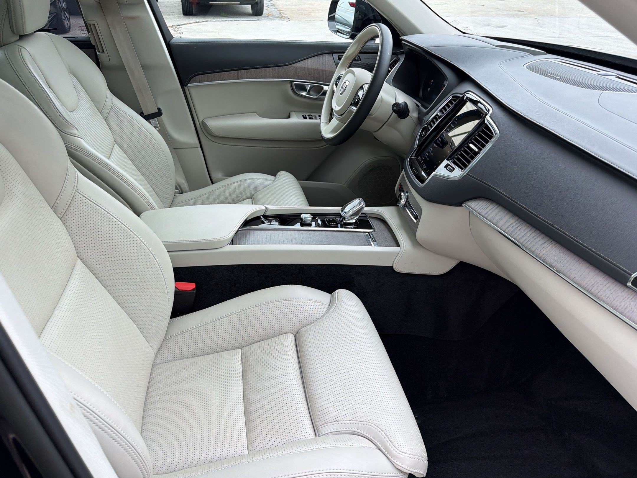 Used 2024 Volvo XC90 B6 Ultimate AWD/4WD image 24