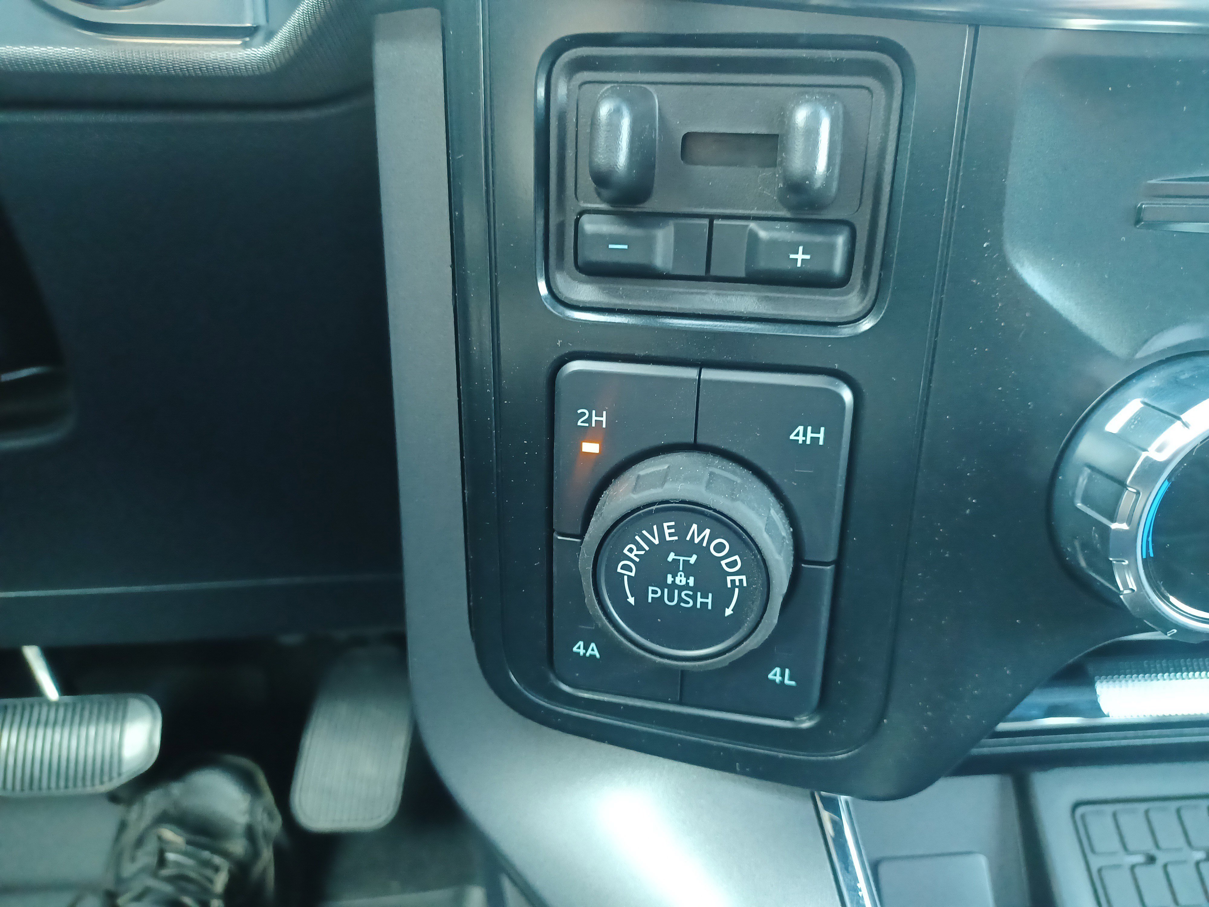 New 2025 Ford F150 Lariat w/ Equipment Group 502A High image 32