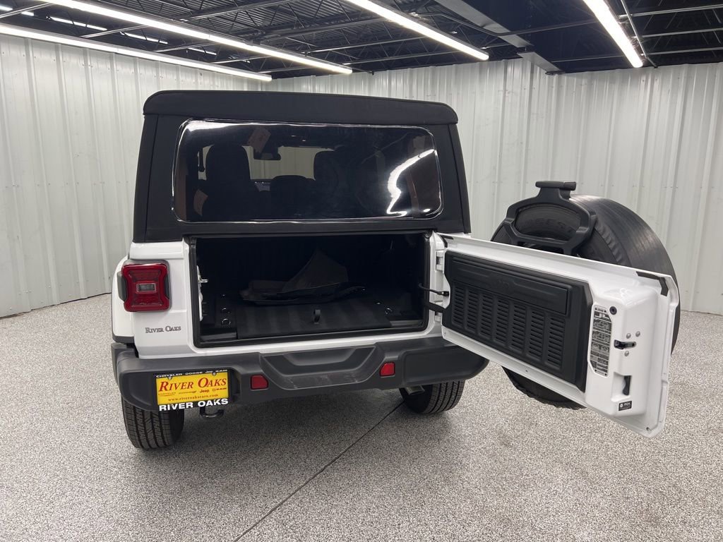 Used 2024 Jeep Wrangler Sahara image 9