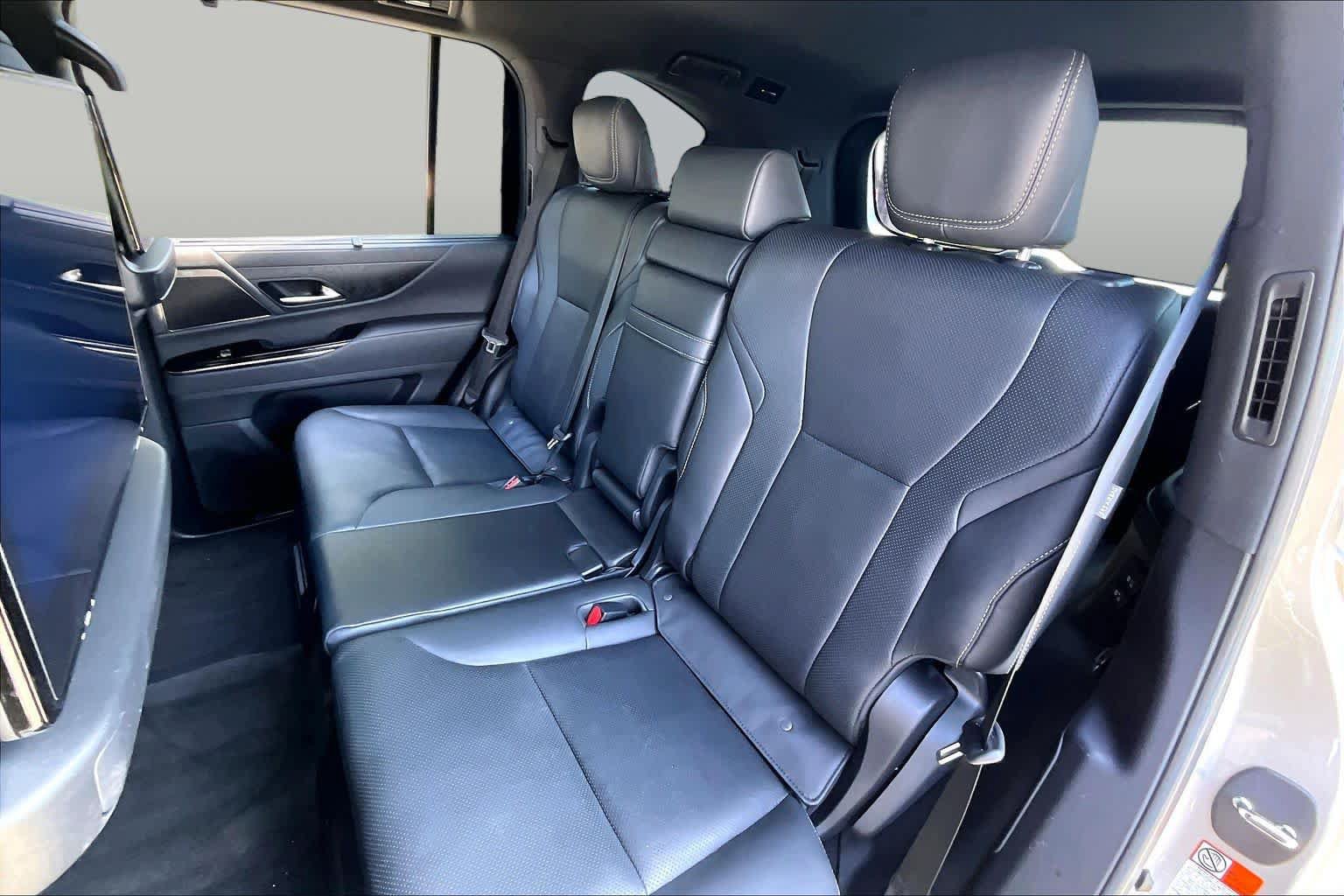 Used 2023 Lexus LX 600 4WD w/ Appearance Package image 18