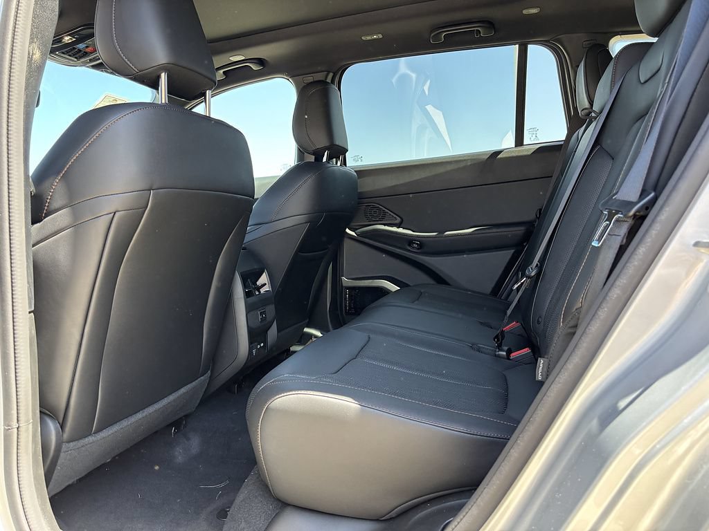 New 2026 Jeep Cherokee Overland w/ Advanced Pro Tech Group AWD/4WD image 10
