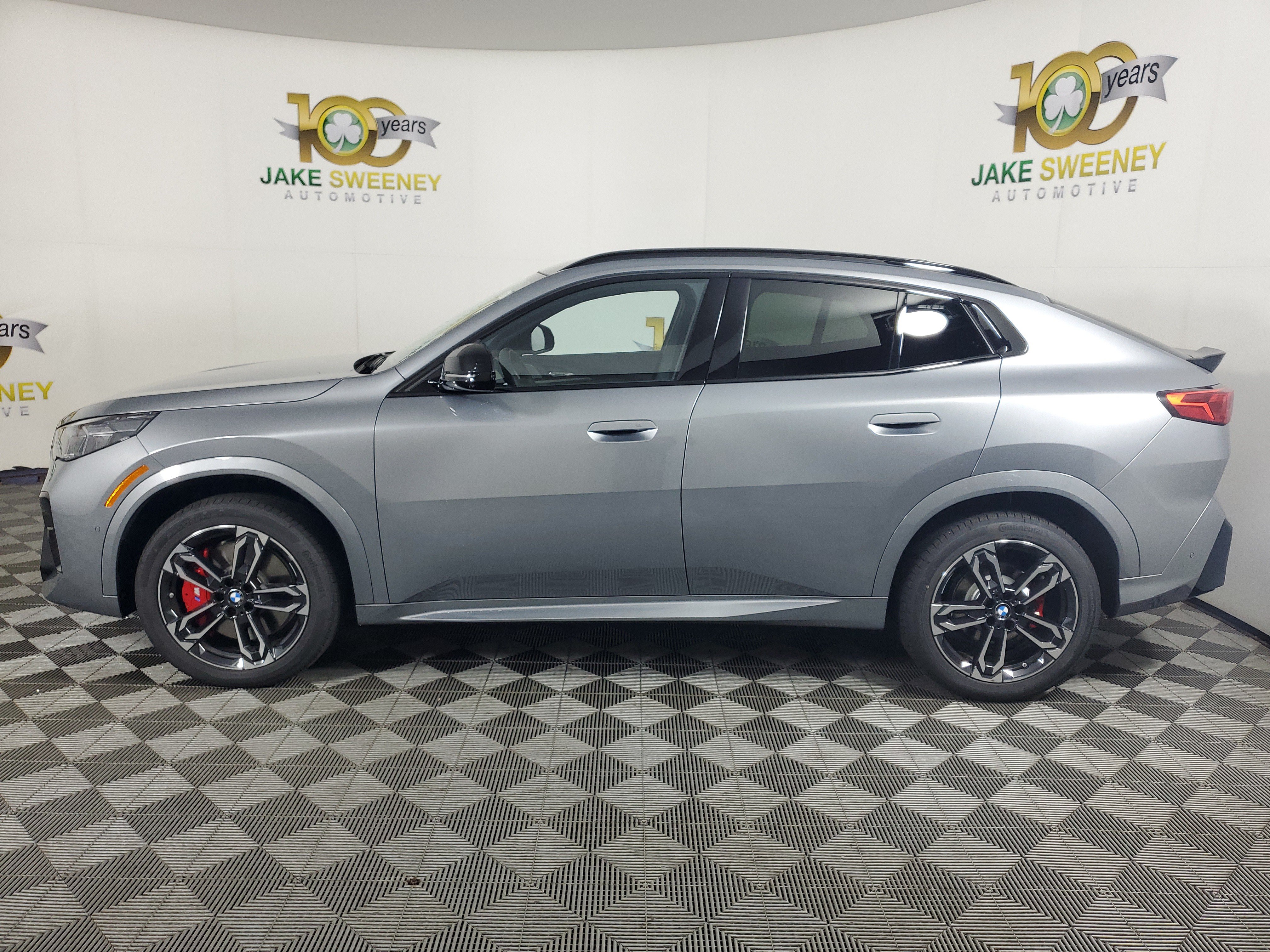 Certified 2025 BMW X2 xDrive28i w/ Technology Package AWD/4WD image 4
