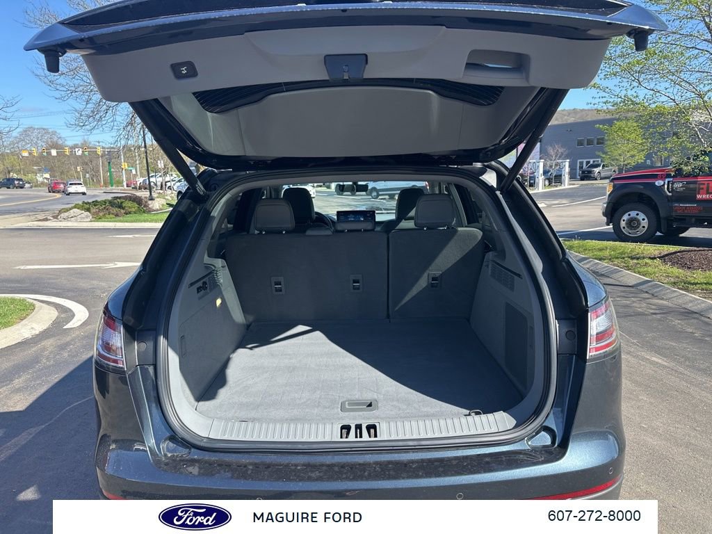 Used 2022 Lincoln Nautilus Reserve image 12